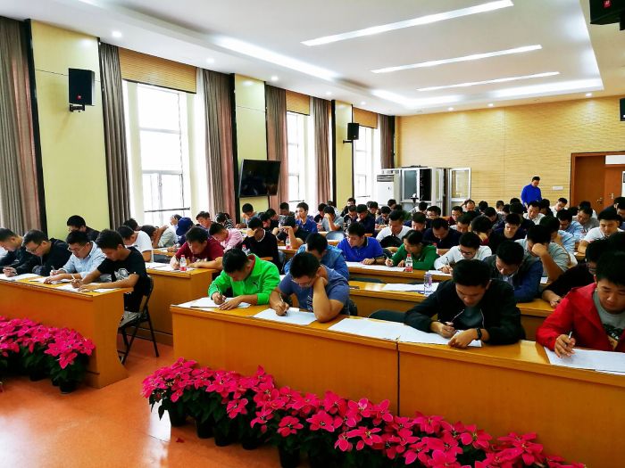 考试现。！！（银燕摄）.jpg