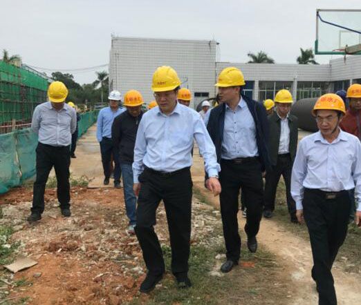 2蔡锦军率队深入北郊水厂工地现场。。；；蒲茉 摄.jpg