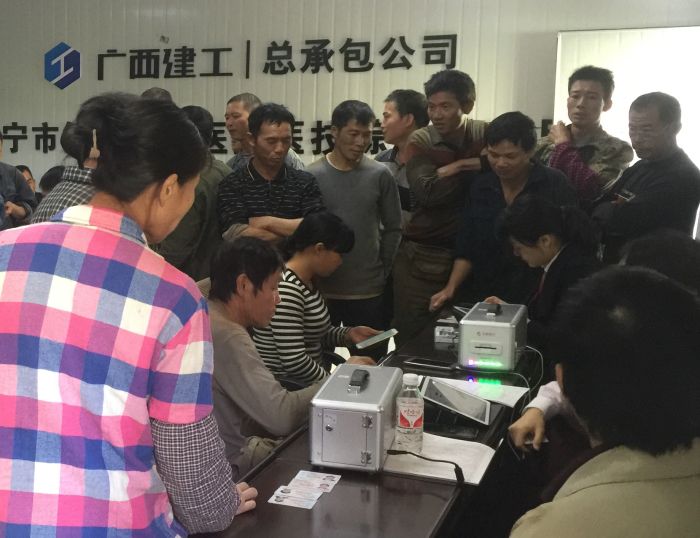 南宁市第一人民医院项目办理现场。。。黎子宁 摄.jpg