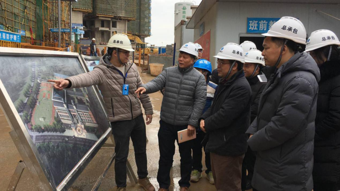 检查现场。。。李梅凤 摄.png