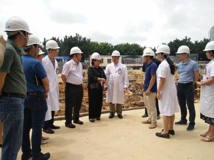 3.视察现场。。；；；苹莘 摄700.jpg