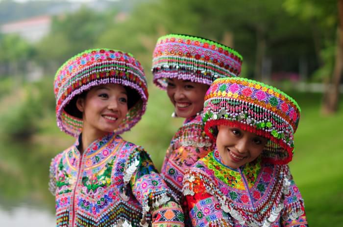 5.1摄影作品《苗家姊妹花》获三等奖。。：：：赜⒁ 摄-13607887212700.JPG