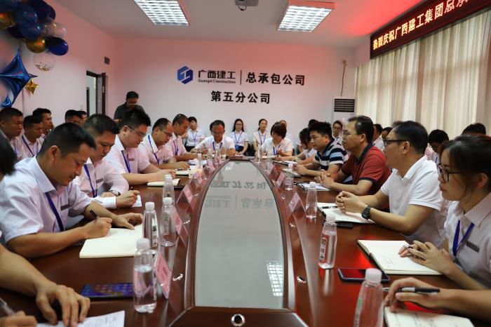 5.1座谈会现场。。。杨钰 摄700.JPG