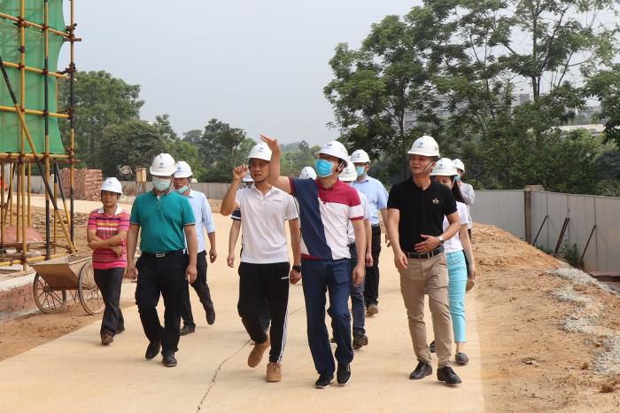 4.2检查指导现场。 杨俊峰 摄700.jpg