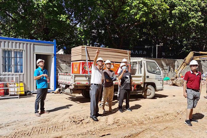 现场审查。。。陆大南 摄.jpg