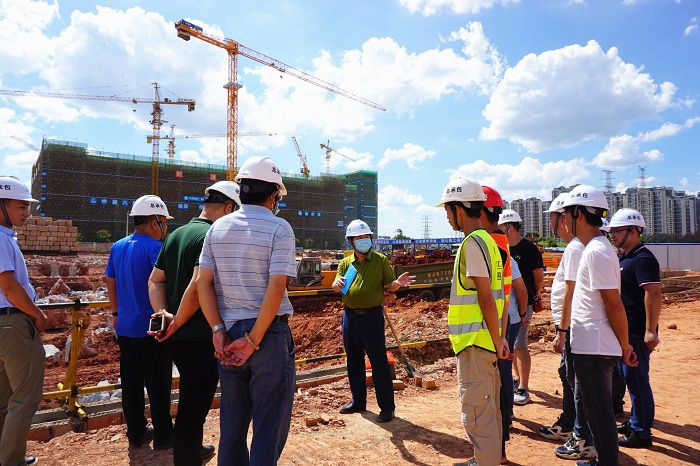 现场指导。。谢微旋 摄.JPG