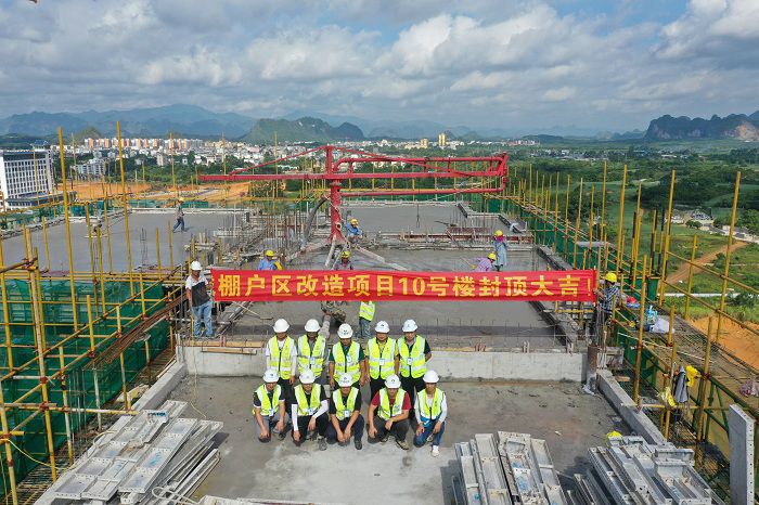 项目治理职员合照。卢瑞阳 摄.JPG