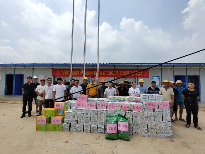 2020年“送清凉”活动现场。！！Ｕ懦 摄.jpg