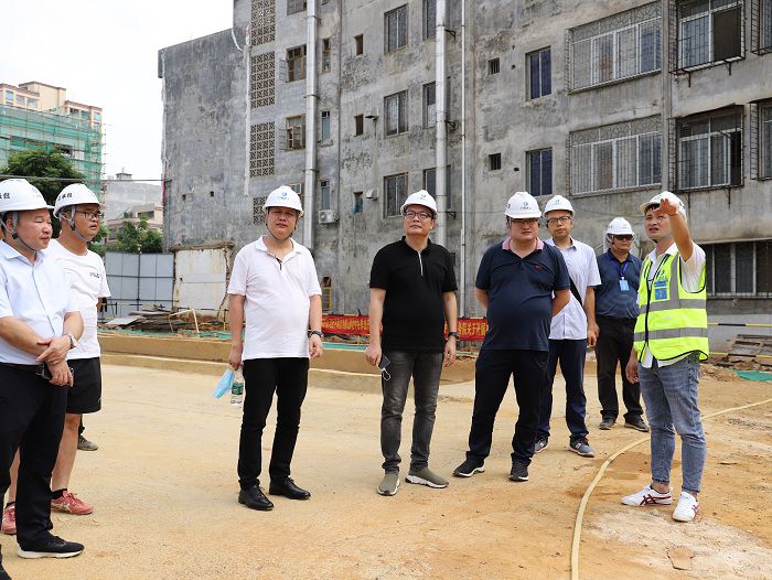 检查现场。：：：罱〗 摄.JPG