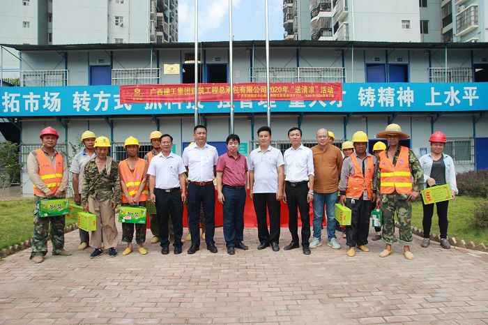 合照。。邓灿滨 摄.JPG