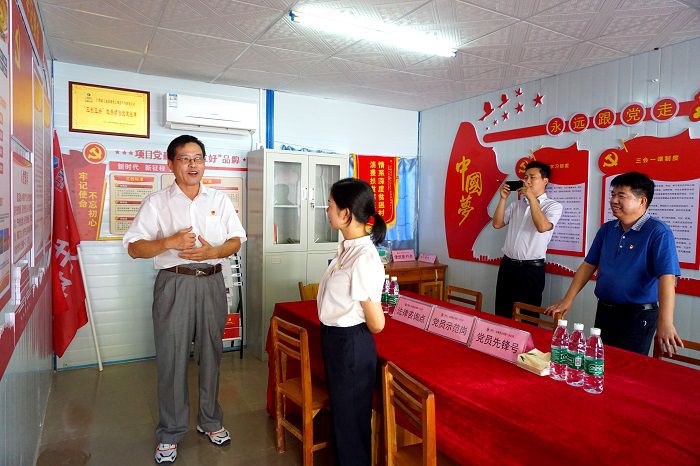 （备。。。┥蟛榈持Р炕疃。。。谢微旋 摄.JPG