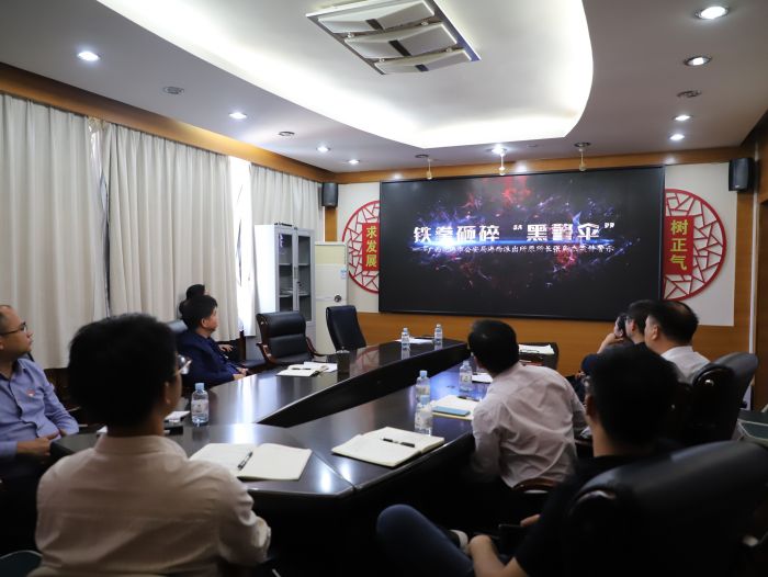 寓目警示教育片。韦文 摄.jpg