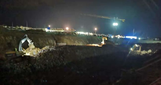 四分公司工商学院项目：：：抢抓黄金期 决胜四序度.jpg