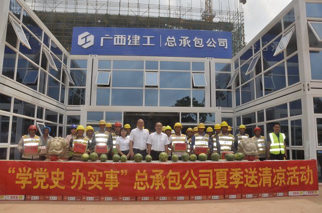 慰问活动合影。。王瑾贞 摄（修图）.jpg