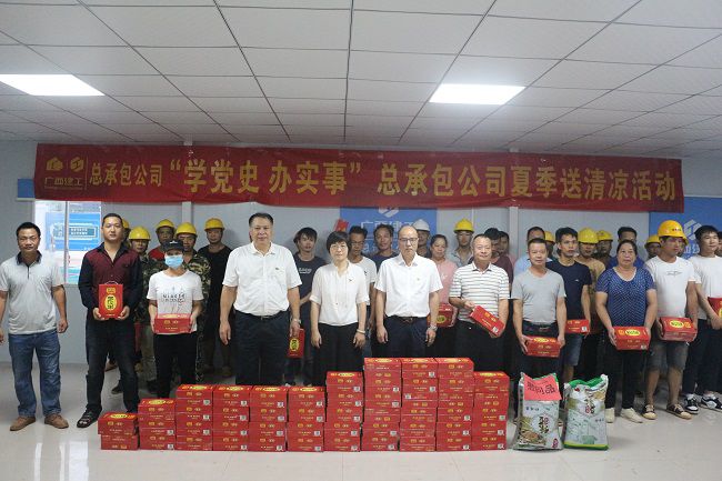 “送清凉”活动合影。！！！Ｕ蓬攘 摄（修图）.jpg