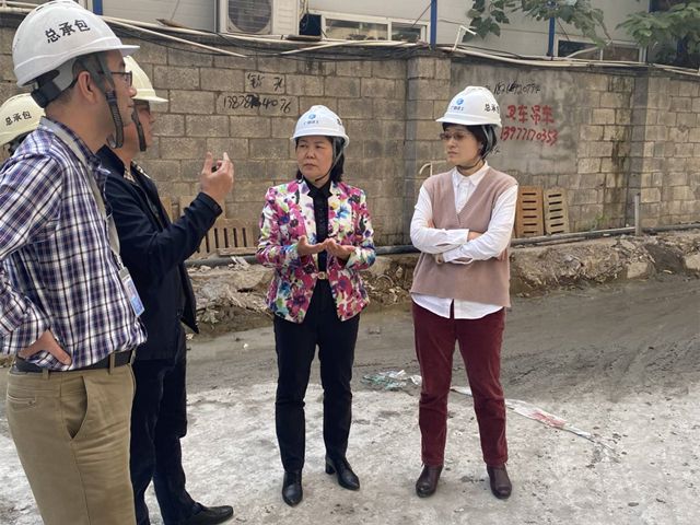 骆春燕在项目检查指导。商秋劲 摄（修图).jpg