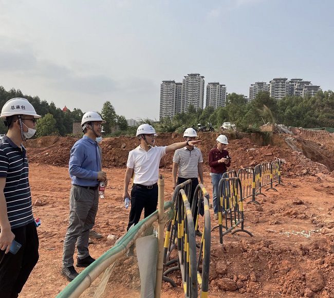 检查现场。梁荣程 摄（修图）.jpg