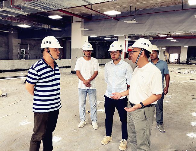 （修图）深入现场审查。。容芝雅 摄.jpg