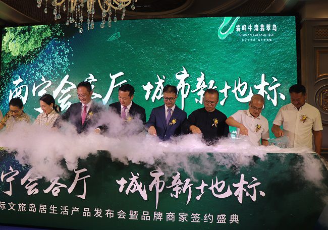 邓少新与其他嘉宾一同加入庆典开幕仪式。周煜川 摄（修图）.jpg