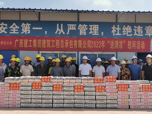 慰问活动合影。。。王瑾贞 摄（修图）.jpg