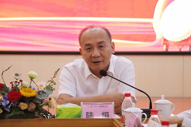 陆烜下达事情指示。周煜川 摄（修图）.jpg