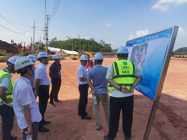 检查现场。陆勤 摄（修图）.jpg