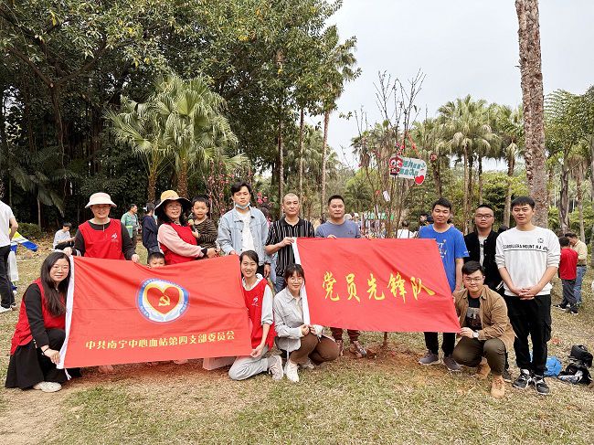 与主理方合影留念。周煜川 摄（修图）1.jpg