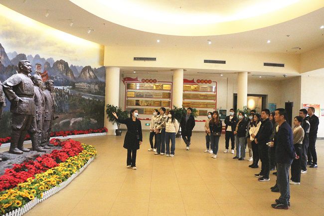 旅行现场。张钊林 摄（修图）.jpg