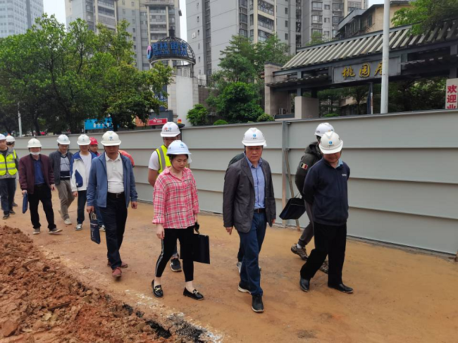 检查现场。。卢丽君 摄（修图）.png