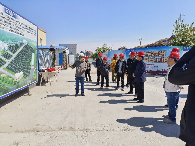 听取项目汇报。。。关惠琳 摄（修图）0.jpg