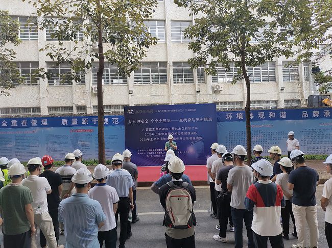 莫志元做演练发动和宣布演练最先；；票ι 摄（修图）.jpg