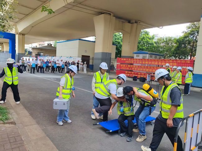 有限空间救援。。。陆振官 摄（修图）.jpg